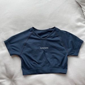 Alphalete amplify short sleeve crop top